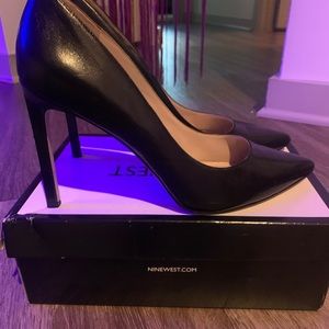 Black NINE WEST pump